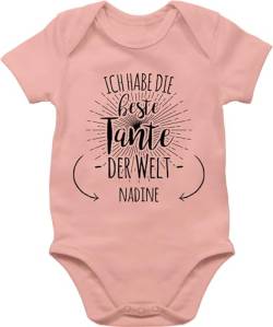 Baby Body Junge Mädchen - Ich habe die beste Tante der Welt - Tante ist die Beste - Für die beste Tante Geschenk - Auntie - 3/6 Monate - Babyrosa - tante+baby-kleidung strampler geschenke von Geschenk mit Namen personalisiert by Shirtracer