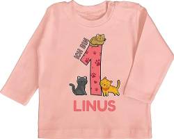 Baby Langarmshirt - 1. Geburtstag - Ich Bin 1 - Name und lustige Katzen Bilder zum Ersten - 12/18 Monate - Babyrosa - t-Shirts Outfit erster Junge für einjährigen t-Shirt Girl Clothes Year von Geschenk mit Namen personalisiert by Shirtracer