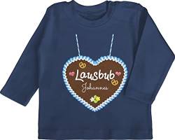 Baby Langarmshirt - Kompatibel Oktoberfest - Lausbub - Lebkuchenherz und Dein Name - 18/24 Monate - Navy Blau - babysachen Tracht Shirts bayrischer Abend Shirt Langarm Trachten Tshirt t t-Shirt von Geschenk mit Namen personalisiert by Shirtracer