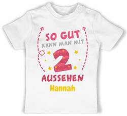 Baby T-Shirt Mädchen Jungen - 2. Geburtstag - So gut kann Man mit 2 Aussehen - bunt wie gemalt - 18/24 Monate - Weiß - Tshirt ich Bin Jahre personalisiertes Name Geburtstags von Geschenk mit Namen personalisiert by Shirtracer