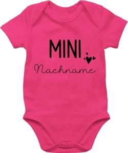 Body Junge Mädchen - Zur - Mini Nachname | Schwangerschaft verkünden Geschenk Geburt Baby - 1/3 Monate - Fuchsia - strampler bedrucken lassen personalisierter neugeborenes babystrampler von Geschenk mit Namen personalisiert by Shirtracer