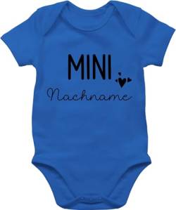 Body Junge Mädchen - Zur - Mini Nachname | Schwangerschaft verkünden Geschenk Geburt Baby - 1/3 Monate - Royalblau - babyparty geschenke für die mama babystrampler neugeborene neugeborenen von Geschenk mit Namen personalisiert by Shirtracer