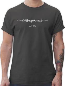 T-Shirt Herren - Freund - Lieblingsmensch est - Lieblingsmensch Geschenk Freundin - Lieblingsmensch Geschenk Mann - L - Dunkelgrau - Geschenke für Gute Freunde Kumpel Beste kumpels Bester Name von Geschenk mit Namen personalisiert by Shirtracer