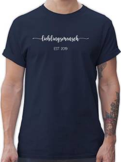 T-Shirt Herren - Freund - Lieblingsmensch est - Lieblingsmensch Geschenk Freundin - Lieblingsmensch Geschenk Mann - XXL - Navy Blau - Geschenke Freunde personalisiertes Bester+Freund+Geschenk von Geschenk mit Namen personalisiert by Shirtracer