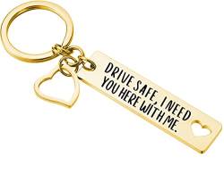 PREMIUM Schlüsselanhänger mit edler Gravur - Drive safe, I need you here with me - Fahr vorsichtig Keychain mit Herz als Glücksbringer und Schutzengel für deinen Lieblingsmensch graviert (Gold) von Geschenkehöhle