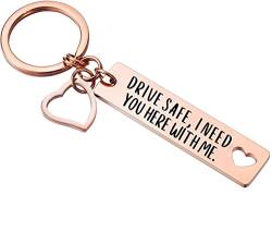 PREMIUM Schlüsselanhänger mit edler Gravur - Drive safe, I need you here with me - Fahr vorsichtig Keychain mit Herz als Glücksbringer und Schutzengel für deinen Lieblingsmensch graviert (Rosegold) von Geschenkehöhle