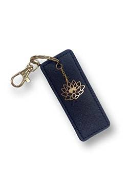 Glücksschmiedin - Schlüsselanhänger/Taschenanhänger für Damen mit goldfarbenem Anhänger (Lotusblume), Karabiner und PU-Leder-Anhänger in NAVY, lokal handgefertigt (vegan) von Glücksschmiedin
