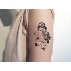 2 Stück Temporäre Tattoo-Aufkleber Für Frauen Wasserdicht Langlebig Simuliert Schwarz Und Weiß Sexy Tattoo-Aufkleber Fake Tattoo von GoDdis