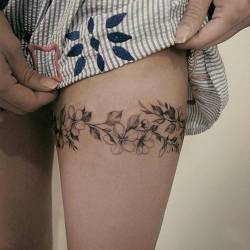 Oberschenkel Kranz Sexy Blume Temporäre Tattoo Aufkleber Wasserdicht Langlebige Realistische Aufkleber Für Frauen Tattoo Aufkleber Gefälschte Tattoo von GoDdis