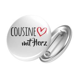 Huuraa Button Cousine mit Herz Ansteckbutton 59mm mit Motiv für die tollsten Menschen Geschenk Idee für Freunde und Familie von HUURAA