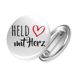 Huuraa Button Held mit Herz Ansteckbutton 25mm mit Motiv für die tollsten Menschen Geschenk Idee für Freunde und Familie von HUURAA