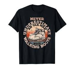 Never underestimate an old man with Walking Boots T-Shirt von Hiking and Walking Shirt & Gift