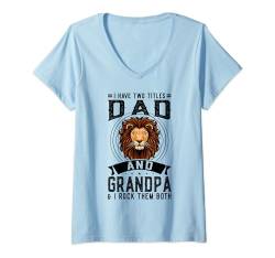Damen Ich habe zwei Titel, Papa und Opa, und ich rocke sie beide, Opa T-Shirt mit V-Ausschnitt von Humor grandfather & grandad Gift Ideas