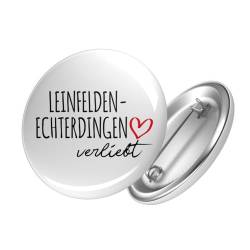 Huuraa Button Leinfelden-Echterdingen verliebt Ansteckbutton Größe 25mm mit Namen deiner Lieblingsstadt in Baden-Württemberg Geschenk Idee für Freunde und Familie von Huuraa