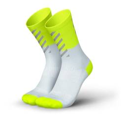 INCYLENCE High-Viz reflektierende Laufsocken lang, Running Socks, atmungsaktive Sportsocken mit Anti-Blasen Schutz, Kompressionsstrümpfe (V2 Weiß/Canary 43-46) von INCYLENCE