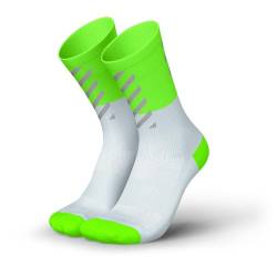 INCYLENCE High-Viz reflektierende Laufsocken lang, Running Socks, atmungsaktive Sportsocken mit Anti-Blasen Schutz, Kompressionsstrümpfe (V2 Weiß/Grün 43-46) von INCYLENCE