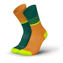 INCYLENCE RENEWED 97 Evolution · recycelte Laufsocken lang, atmungsaktive & nachhaltige Running Socks mit Blasenschutz Kompressionssocke, Green Orange von INCYLENCE