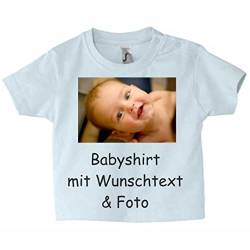 INDIGOS UG - Baby T-Shirt - Babyshirt mit Wunschname & Foto - Wunschtext Babyblau - 18-24 Monate - individuell - personalisiert - Name von INDIGOS UG
