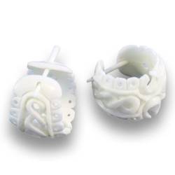 ISLAND PIERCINGS Weisse Kreolen Ohrringe im Piercing Design Handarbeit ER214 von ISLAND PIERCINGS