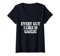 Damen Jeder Typ, den ich mag, ist Knoblauch. Lustiger irischer Witz für Frauen T-Shirt mit V-Ausschnitt von Inappropriate Dark Humor & Offensive Crew Clothing
