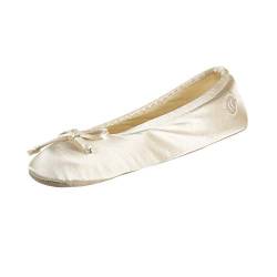 isotoner Damen Satin Ballerina Hausschuhe mit Schleife und Wildlederimitat Sohle, Cremefarbene weiche Schleife, 37/38 EU von Isotoner