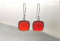 RED Square Earrings, Sterling Silver, Red Agate Gemstone, Rounded Geometric Minimalist Stone Jewelry, Minimalist Agate Earrings, Pop Red. (Make your choice :: SET + Chain 40cm, Gift Wrapping: Free) von KRAMIKE