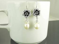 Roses earrings Pearl, Sterling Silver, Genuine White Natural Fresh Water Pearl, Vintage Rose Flower Dangle Earrings, Antique Rosebuds, Gift (Make your choice :: SET + Chain 45cm, Gift Wrapping: Free) von KRAMIKE