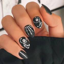 Halloween Press auf Nägeln kurze ovale Nägel Matte schwarz, KXAMELIE Acrylgarnituren Nägel mit Skull Design, weiche Gelenk Nägel starke Presse-ons, Fake Nägel für Mädchen Frauen in 24PCS von KXAMELIE