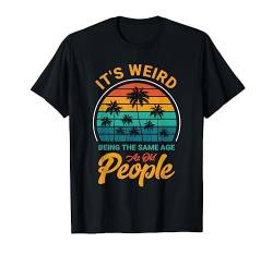 It's Weird Being The Same Age As Old People Retro Sarkastic T-Shirt von KaSeRa