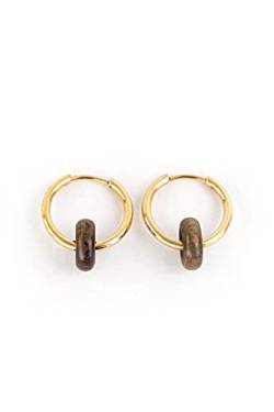 KERBHOLZ Holzschmuck – Geometrics Collection Donut Earring, Damen Ohrring geometrisch, kleine Creolen mit Element aus Naturholz (15mm x 8mm) (gold) von Kerbholz