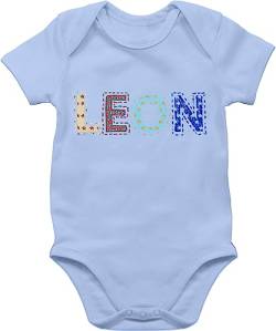 Kinderzeuch BZ10 Baby Strampler Body Bodysuit kurzarm - Junge - Name - LEON Stern Bunt - 6/12 Monate - Babyblau von Kinderzeuch