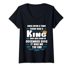 Damen Es war einmal ein König. Dezember 2002 Geburtstag T-Shirt mit V-Ausschnitt von König Mann Geburtstag Junge