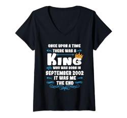 Damen Es war einmal ein König. September 2002 Geburtstag T-Shirt mit V-Ausschnitt von König Mann Geburtstag Junge