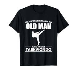 Never Underestimate An Old Man Who Knows Taekwondo T-Shirt von Koreanische Kampfkunst Kampfsport Training TKD