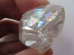 KuRkur 44g Tibetischer wasserklarer Quarzkristall Herkimer-Diamant mit tollen Regenbogenn Natürliche Kristalle von KuRkur