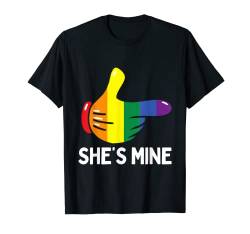 She's Mine Regenbogen-Flagge Lesben Stolz LGBTQ Passendes Paar T-Shirt von LGBTQ Pride Month Gender Equality Support Gifts
