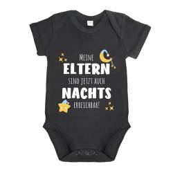 LIEBTASTISCH - Meine Eltern sind jetzt auch Nachts erreichbar! - Baby body kurzarm - Strampler - mit Druckknöpfen - Jungen & Mädchen - 100% Bio Baumwolle (Schwarz, 3-6 Monate) von LIEBTASTISCH