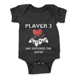 LIEBTASTISCH - Player 3 Has Entered The Game - Baby body kurzarm - Strampler - mit Druckknöpfen - 100% Bio Baumwolle - Geschenk - Geschenkidee - Zocker - Gamer (Schwarz, 0-3 Monate) von LIEBTASTISCH