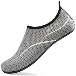 LUEDKA Wasserschuhe Herren Damen Badeschuhe Schnell Trocknend Aquaschuhe Atmungsaktiv Strandschuhe Slip on Schwimmschuhe Leicht Surfschuhe (Grau,35 EU) von LUEDKA