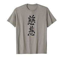 Japanisches Schriftzeichen Mitgefühl Handgemalte Kalligrafie T-Shirt von LePlusChic