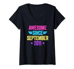 Damen Awesome Since September 2011 T-Shirt mit V-Ausschnitt von Legend Since Birthday