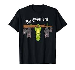 Be Different Chamäleon lustiges Chamäleon und Fledermäuse T-Shirt von Lifua