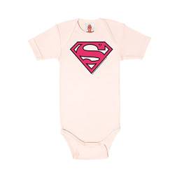 Logoshirt® DC Comics I Superman I Logo Pink I Baby Body Print I Kurzarm I Kleinkind I Mädchen I 100% Baumwolle I Hellrosa I Lizenziertes Originaldesign I Größe 86/92 von Logoshirt