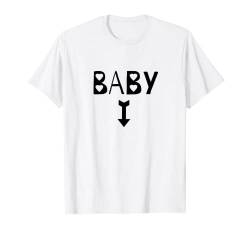 Baby Pfeil Babybauch Nachwuchs Geburt Schwangerschaft T-Shirt von Lustig Baby Ankündigung Design Idee