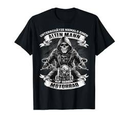 Unterschätze niemals einen alten Mann auf seinem Motorrad T-Shirt von Lustiger Biker Spruch für den alten Mann