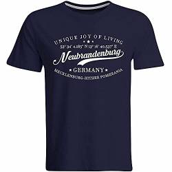 Neubrandenburg T-Shirt mit Breitengrad Längengrad Koordinaten GPS Stadt Souvenir Geschenk (Herren, Schwarz, Weiß, Navy), Farbe: Navy, Größe: M von MERCHIFY