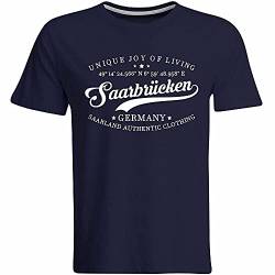 Saarbrücken T-Shirt mit Breitengrad Längengrad Koordinaten GPS Stadt Souvenir Geschenk (Herren, Schwarz, Weiß, Navy), Farbe: Navy, Größe: L von MERCHIFY