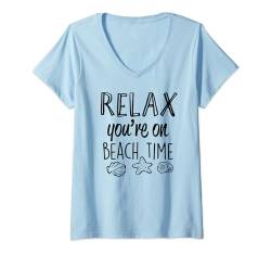 Damen Entspann dich, du bist am Strand — Lustiger Sommer T-Shirt mit V-Ausschnitt von MM Squad