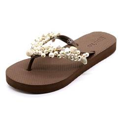 Flip Flops - Mooilo - Model Chain S - mit Muscheln und Perlen, Handarbeit - Flip Flop - spezielle Sohlenkonstruktion - Design, made in Germany (Braun, numeric_42) von MOO´ILO