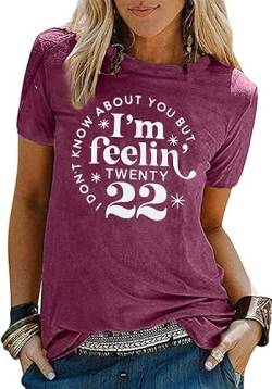 T-Shirt für Damen, Aufschrift "I Don't Know About You But I'm Feeling 22, Country-Musikliebhaber-Shirt, Vintage-Fans-Geschenk, Weinrot, Klein von MYHALF